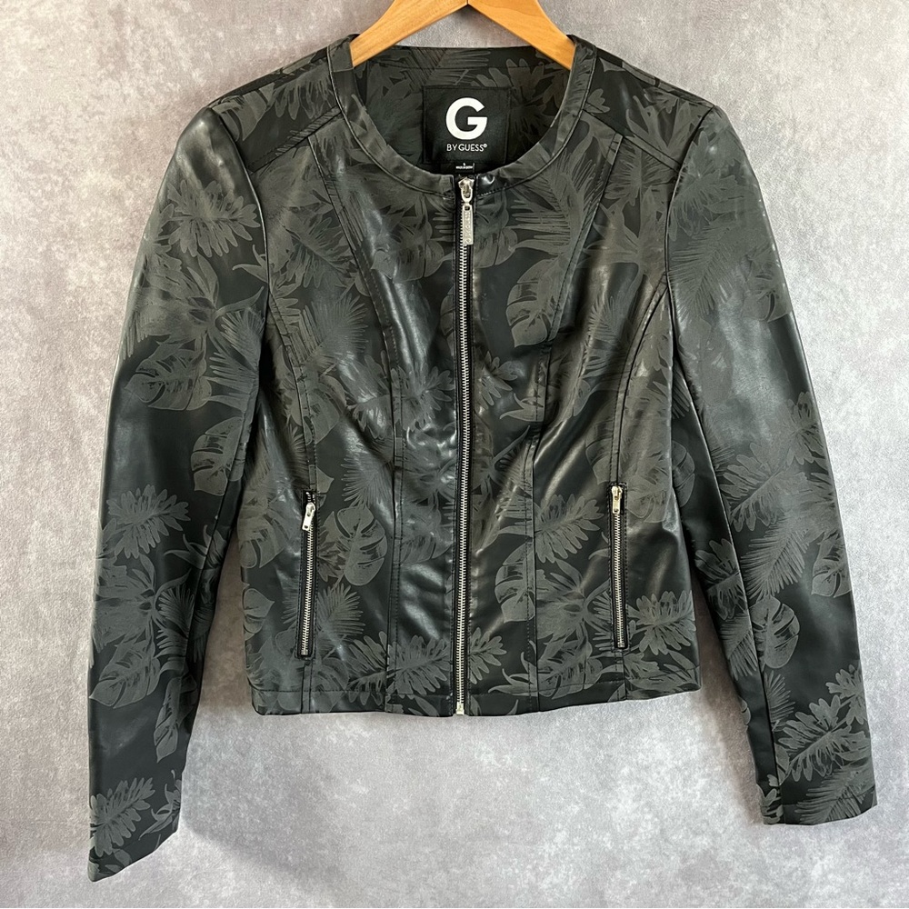 G BY GUESS Moto Jacket Men Small Black Tropical Palm Print Faux Leather Zip NWOT